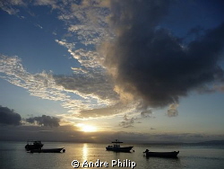 Sun down on the end of an amazing diving day in fiji by Andre Philip 